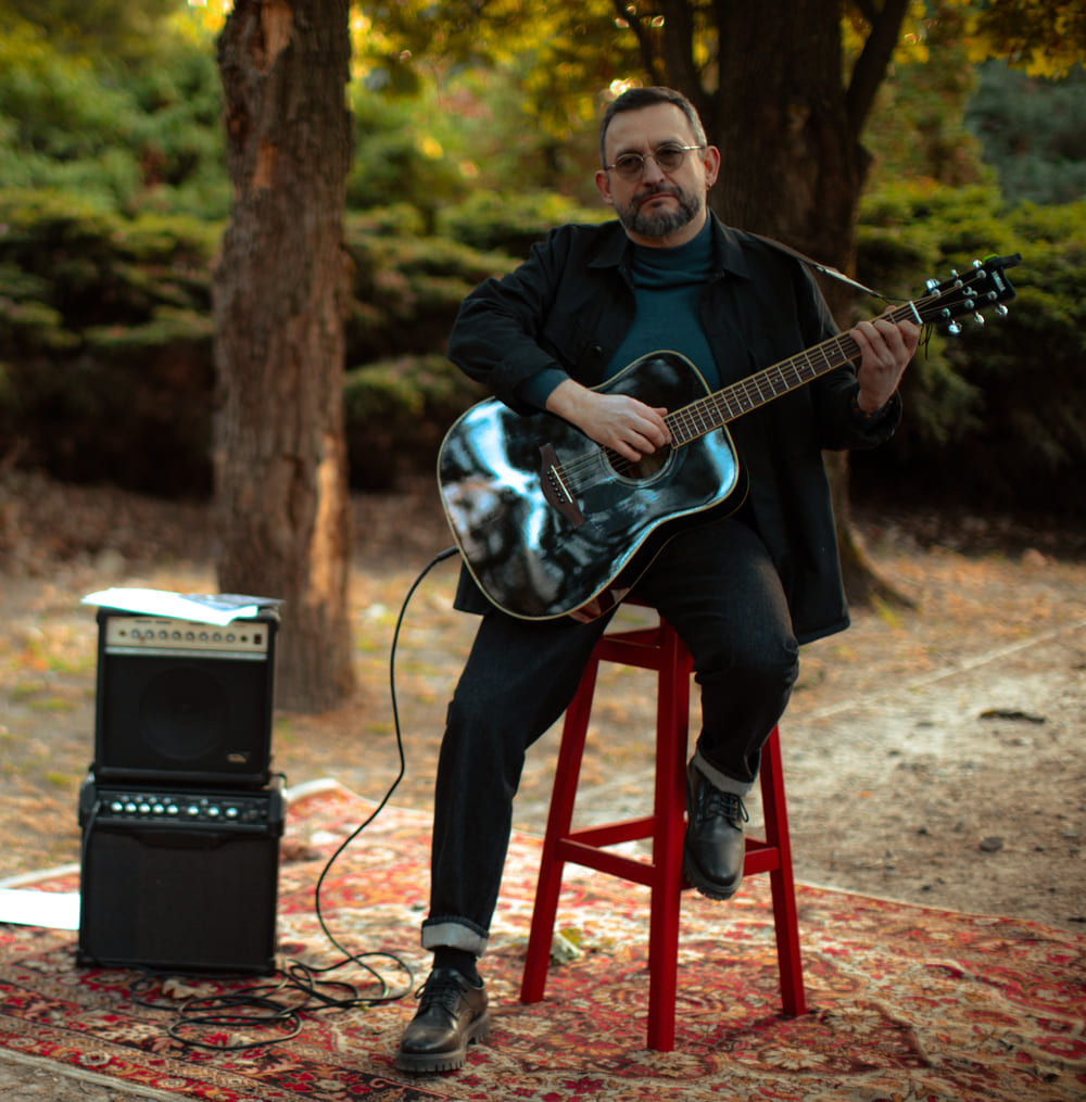 «Якщо пісня допоможе комусь видихнути на три хвилини, поки вона звучить — варто її зробити», — ROMOZA